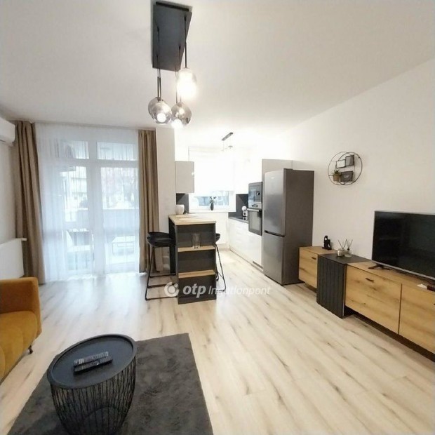 Ny�regyh�zai 46 nm-es lak�s kiad�