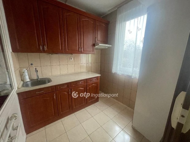 Ny�regyh�zai 55 nm-es lak�s elad�