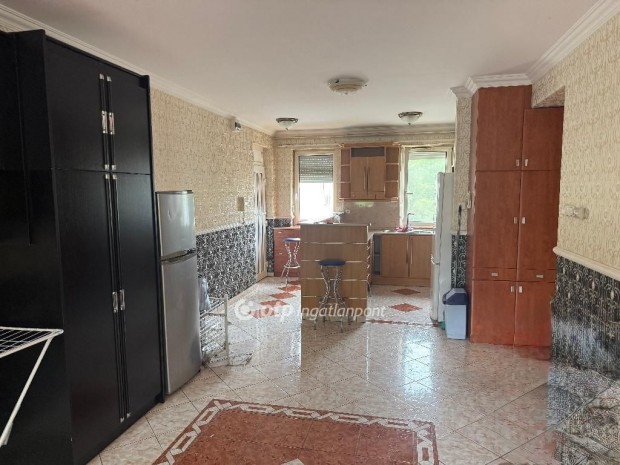 Ny�regyh�zai 64 nm-es lak�s kiad�