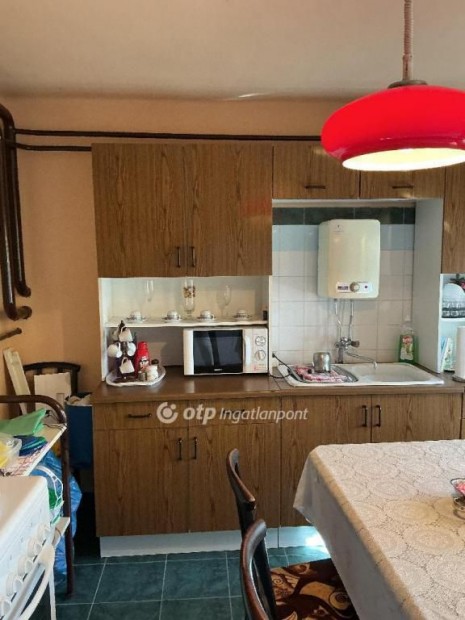 Ny�regyh�zai 77 nm-es h�z elad�