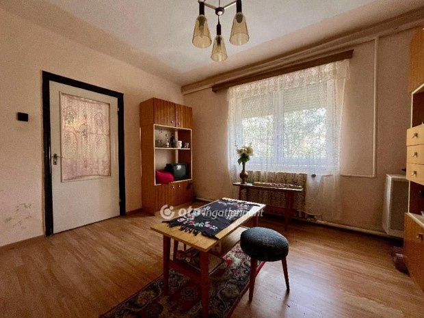 Ny�regyh�zai 78 nm-es h�z elad�