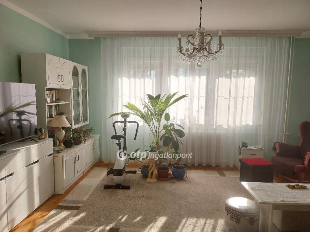 Ny�regyh�zai elad� 160 nm-es h�z