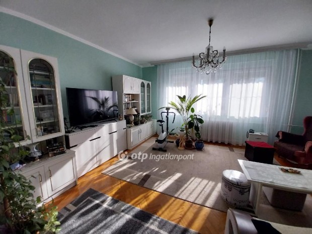 Ny�regyh�zai elad� 160 nm-es h�z