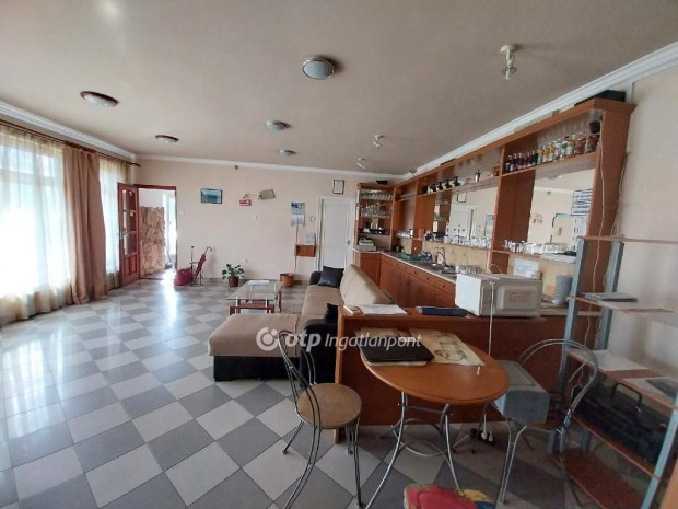 Ny�regyh�zai elad� 318 nm-es h�z