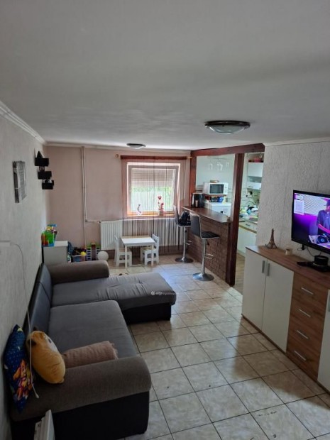 Ny�regyh�zai elad� 48 nm-es h�z