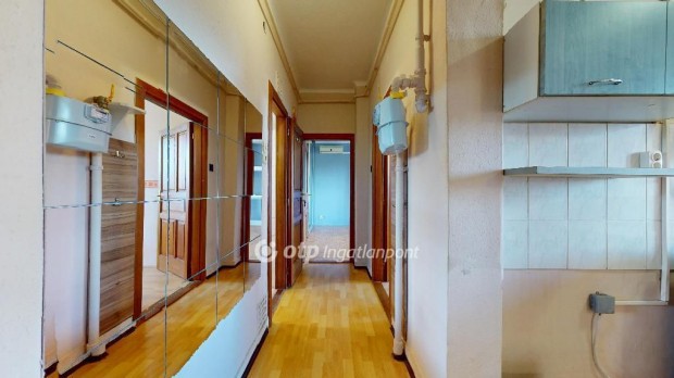 Ny�regyh�zai elad� 51 nm-es lak�s