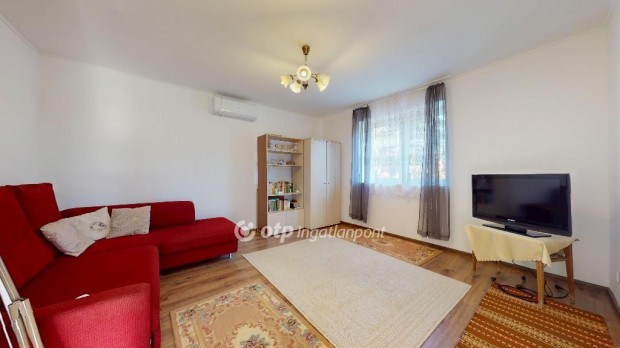 Ny�regyh�zai elad� 70 nm-es h�z