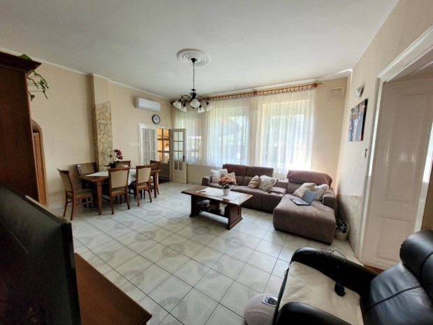 Ny�regyh�z�n Szarvas Utc�n, Nappali+4 Szob�s Csal�di H�z Gar�zzsal