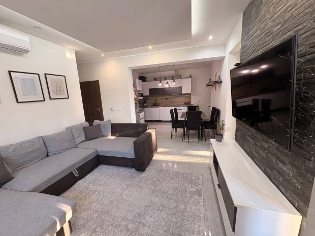 Ny�regyh�z�n, B�thory-lak�parkban elad� ikerh�z