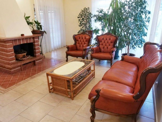 Ny�regyh�z�n, Oros v�rosr�szben csal�di h�z Elad�!