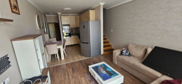 Ny�regyh�z�n az Orsz�gz�szl� t�ren elad� lak�s!