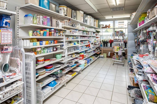 Ny�regyh�z�n belv�ros k�zeli utcafronti bej�ratott �zlet!