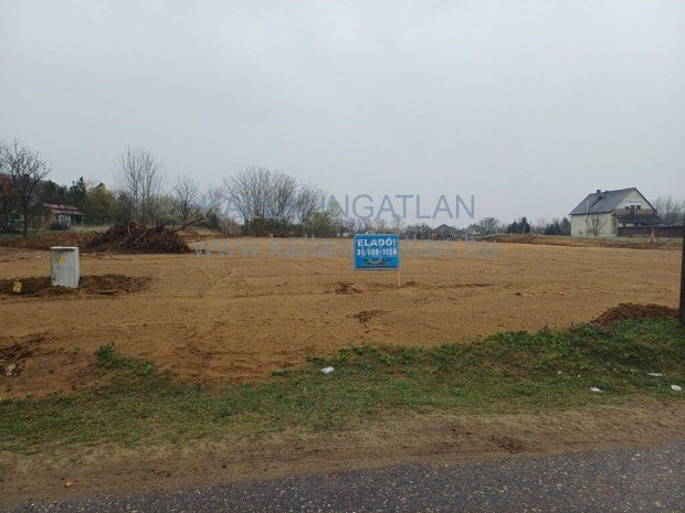 Ny�regyh�z�n �p�t�si telek elad�!