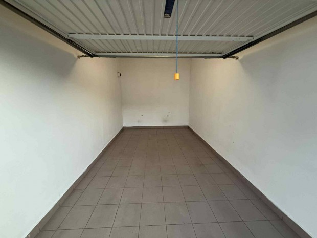 Ny�regyh�z�n gar�zs elad� J�g utca!