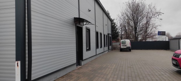 Ny�regyh�z�n rakt�r helyis�g vizes blokkal irod�val kiad�