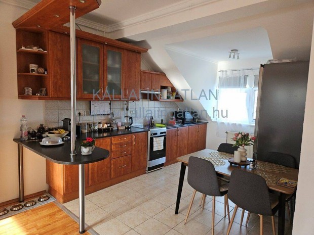 Ny�regyh�z�n t�gla�p�t�s�, szigetelt, nappali + 2 szob�s lak�s elad�!