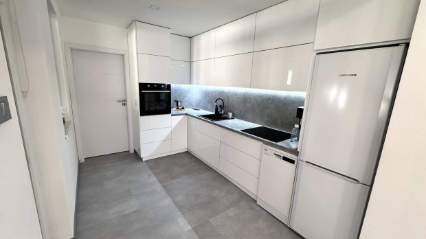 Ny�rpazony Kabal�s 154 nm-es 4 szoba nappalis ig�nyes csal�di h�z