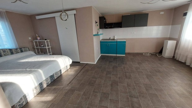 Ny�rpazony-Kabal�s csal�di h�z elad�