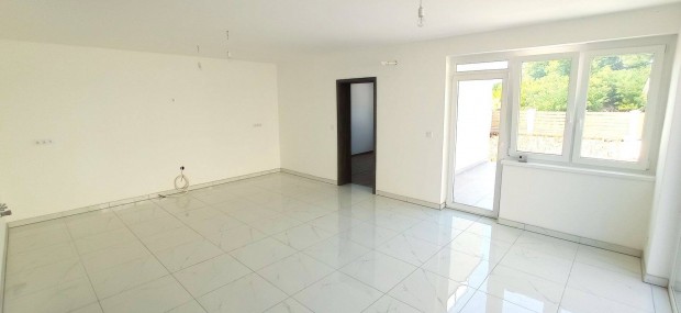 Nyírszőlősben azonnal költözhető 4 szoba +nappalis, ikerház eladó