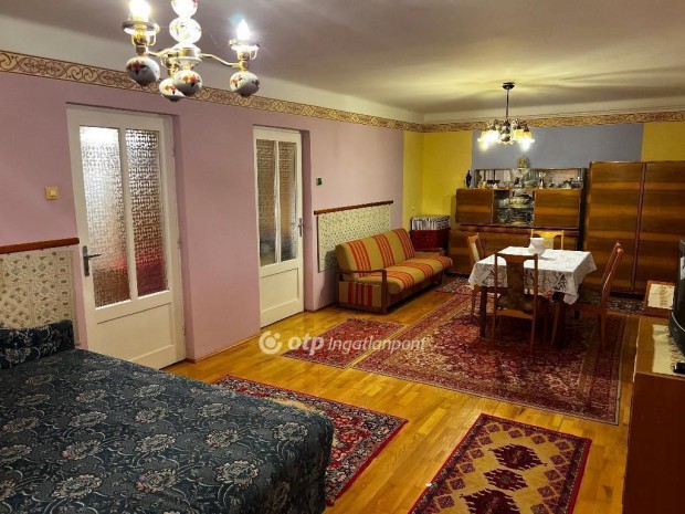 Ny�rteleki elad� 160 nm-es h�z