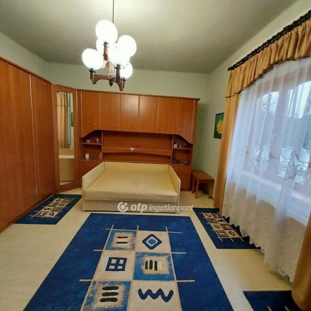 Ny�rteleki elad� 94 nm-es h�z