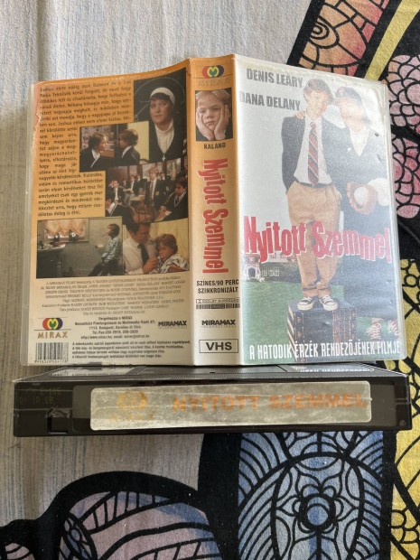 Nyitott szemmel vhs