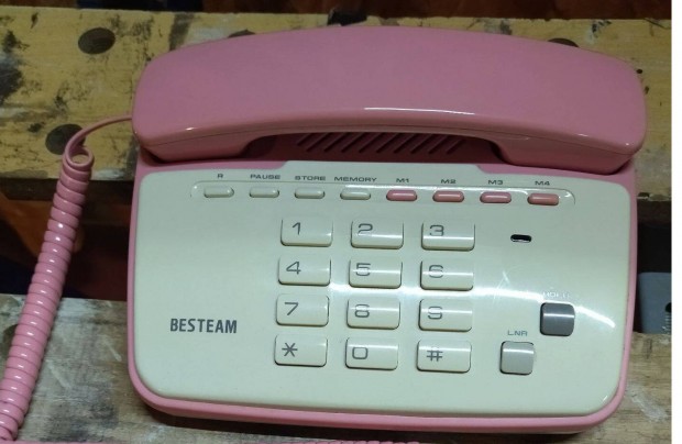 Nyomógombos telefon
