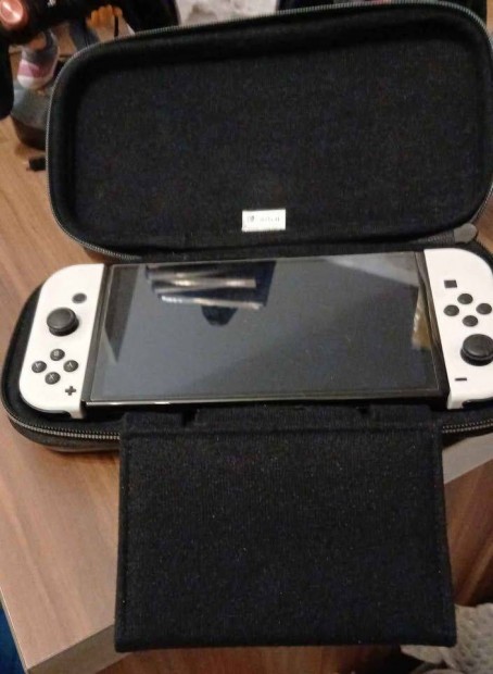 Nyugatiná Nintendo Switch Oled + 30 játék+garancia +tok + kontroller +