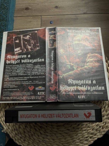 Nyugaton a helyzet vltozatlan vhs film