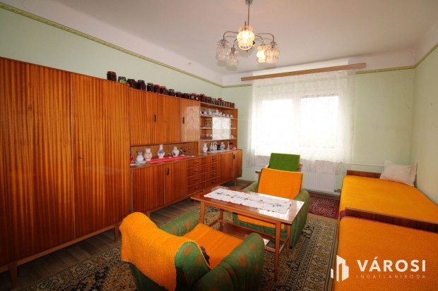 Nyugodt vid�ki otthon j� alapokkal