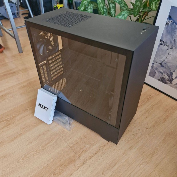Nzxt H510i ATX ház (3x120mm + LED + vezérlő)