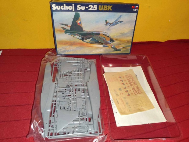 OEZ Plastikovy Model 1:48 Suchoi SU- 25 UBK