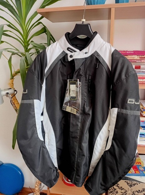 OJ Unstoppable 5 XL �s egy M-s m�ret� , �j motoroskab�t elad�