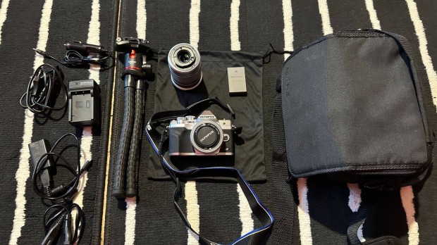 OM-D E-M10 Mark IV 2 objektívvel