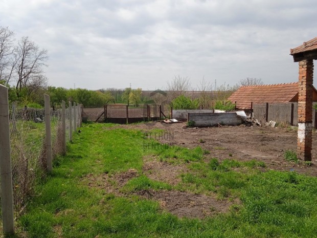 �RI�SI TELEK A K�ZPONTBAN - M�GIS CSENDES HELYEN - 6 LAK�S ILLETVE 3 I