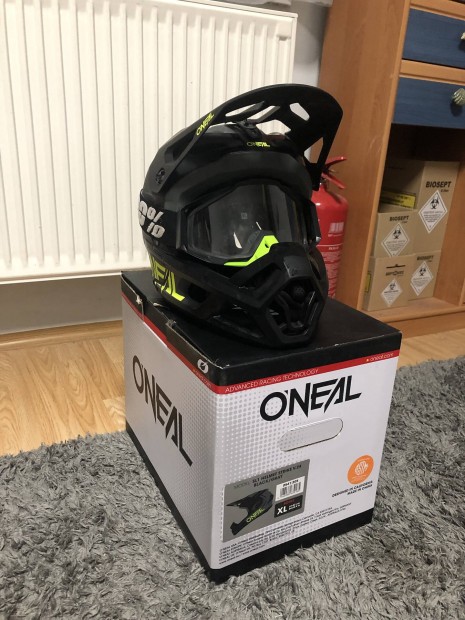 O'Neal SL1 sisak s szemveg.