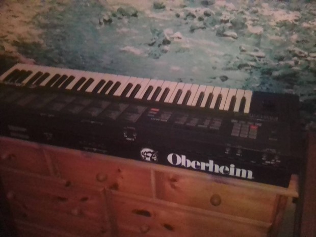 Oberheim Matrix 6 Analog/digitlis vezrls key.synth.