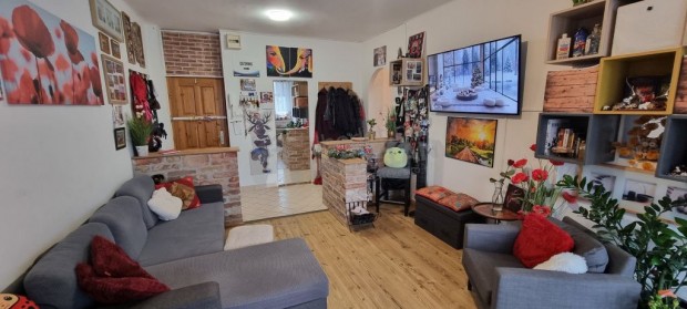 �bester utc�ban 53 m2-es 2 szob�s 4.emeleti lak�s, lift NINCS,