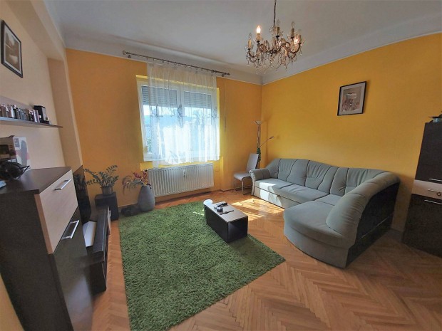 Óbuda központi részén, szép bútorozott lakás