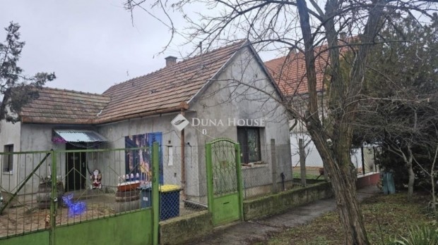 �csai 63 nm-es h�z elad�