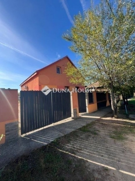 �csai elad� 100 nm-es h�z