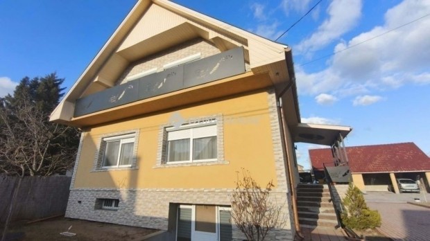 �csai elad� 204 nm-es h�z