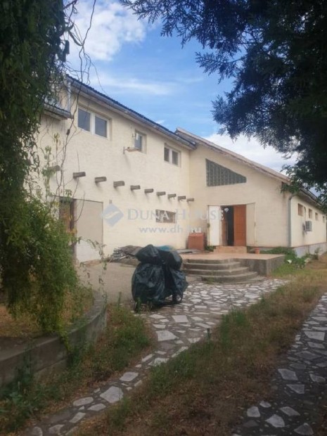 �csai elad� 274 nm-es m�hely