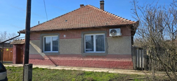 �cs�d�n elad� 2 szob�s csal�di h�z, nagy terasszal