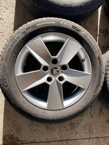 Octavia 16 alufelni uj gumikkal nyári