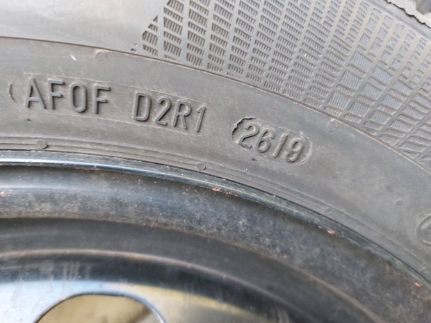 Octavia tli abroncsok felnire szerelve