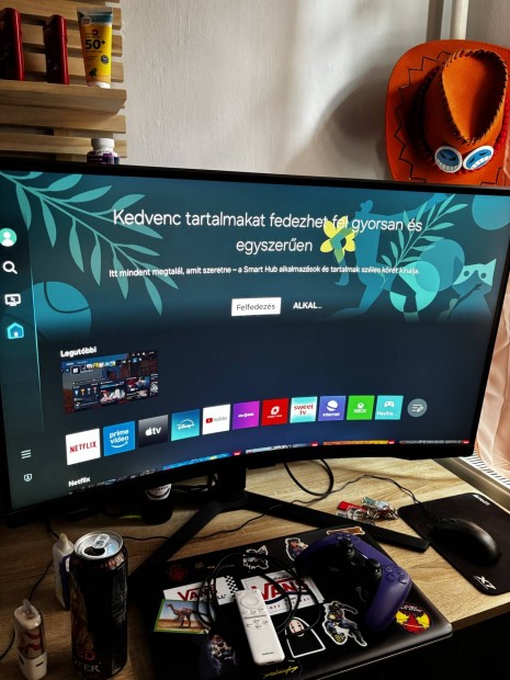 Odyssey G6 smart gaming monitor