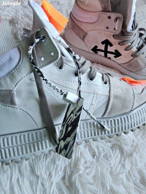 Off-White Drops Distressed Suede Off-Court 3.0 cip 43 as 1 alkalommal