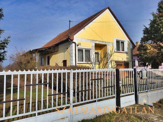 �k�rit�f�lp�s�n bel� szinteltol�sos csal�di h�z elad�!