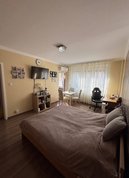 Okosan kialakitott, k�l�n konyh�s, vil�gos garzon elad�